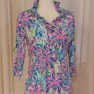 Lulu-B Vibrant Tropical Palm Tree Ruffled Neckline Shirt. Size Small. 3/4 Sleeve